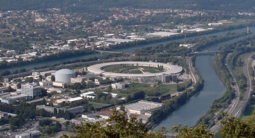 torage ring of the European Synchrotron Research Facility (ESRF) in Grenoble, France